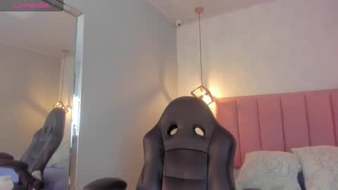  S U N N Y online show from January 2026 12:43:02 PM