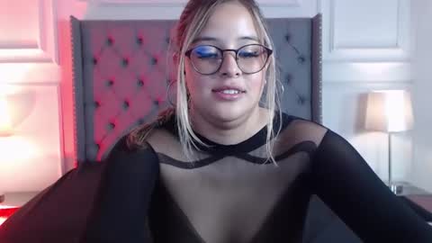 sunnyluxxx_ online show from July 2026 07:17:01 PM