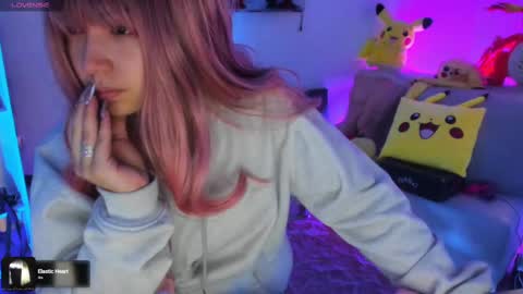 Snapshot of sunofureku_melody chatting on September 2025 12:06:01 PM RAVENCLAU GIRL online show from September 2025 12:06:01 PM