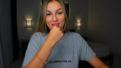 Snapshot of sunsetwithava chatting on October 2025 12:39:02 PM sunsetwithava online show from October 2025 12:39:02 PM