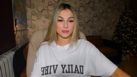 Snapshot of sunsetwithava chatting on December 2025 04:35:02 PM sunsetwithava online show from December 2025 04:35:02 PM