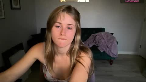 Snapshot of sunshine_pixie chatting on October 2025 12:44:01 AM Sunray online show from October 2025 12:44:01 AM