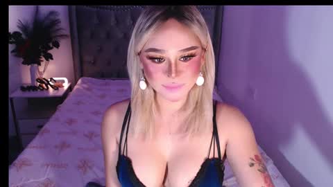 Snapshot of superh0tangelxx chatting on February 2025 01:02:01 AM CARMINA online show from February 2025 01:02:01 AM