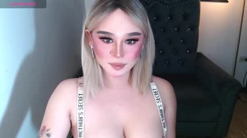 Snapshot of superh0tangelxx chatting on November 2025 11:37:02 PM CARMINA online show from November 2025 11:37:02 PM