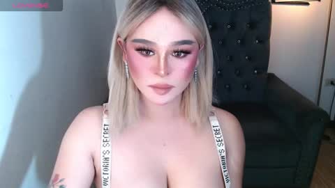 Snapshot of superh0tangelxx chatting on November 2025 02:00:01 AM CARMINA online show from November 2025 02:00:01 AM