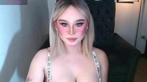 Snapshot of superh0tangelxx chatting on November 2025 12:00:02 AM CARMINA online show from November 2025 12:00:02 AM