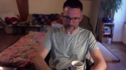 Snapshot of supersquirrel81 chatting on April 2026 06:01:01 PM supersquirrel81 online show from April 2026 06:01:01 PM