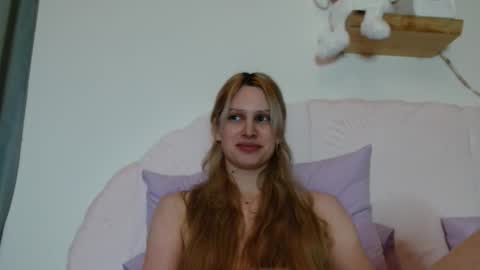 Luna online show from January 2026 10:04:01 PM