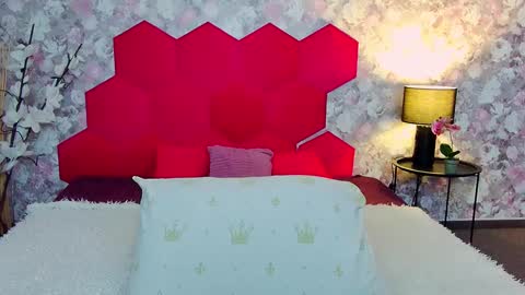 Susane Nori online show from October 2025 04:52:01 AM