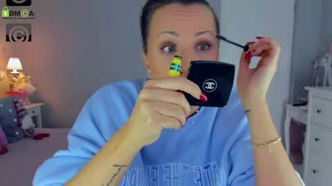 Snapshot of susanjewel chatting on December 2024 07:43:01 AM SusanJewel online show from December 2024 07:43:01 AM