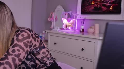 Snapshot of susanjewel chatting on October 2025 11:16:01 AM SusanJewel online show from October 2025 11:16:01 AM