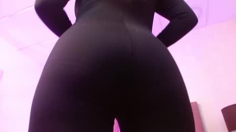 Snapshot of susanwilliams_ chatting on December 2025 11:06:02 AM susanwilliams_ online show from December 2025 11:06:02 AM