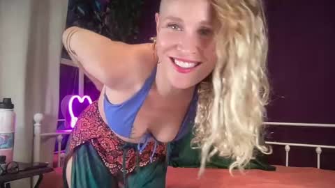 Susie and Lacey online show from July 2026 09:11:02 AM