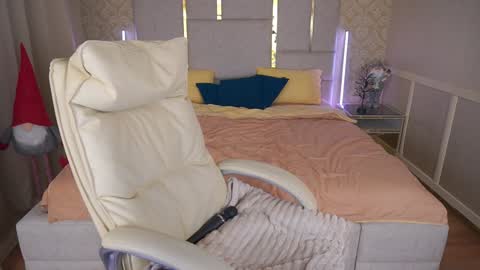 Susie online show from December 2024 04:01:02 AM