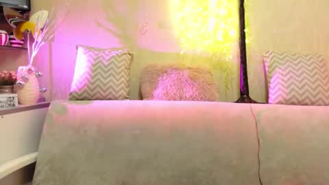 Snapshot of susiexnoreen chatting on February 2026 04:19:02 AM SusiexNoreen online show from February 2026 04:19:02 AM