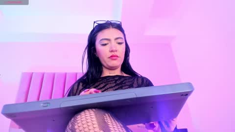 Sussan Nicole  online show from January 2025 06:03:02 PM