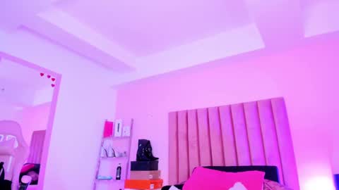 Sussan Nicole  online show from September 2025 12:32:01 PM