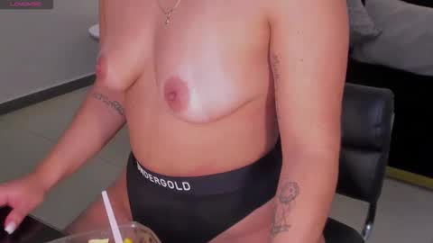 Sussy Bell online show from December 2025 08:48:02 PM