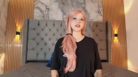 suxan_white online show from September 2025 12:10:01 PM