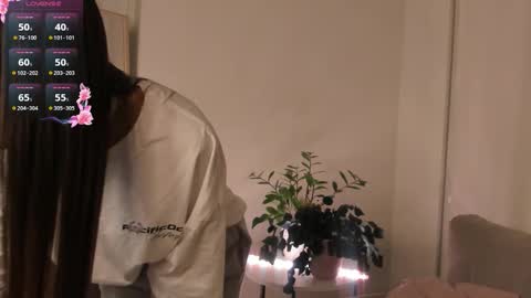 Snapshot of suzane_martin chatting on February 2026 02:21:02 AM Hey Im Suzane online show from February 2026 02:21:02 AM