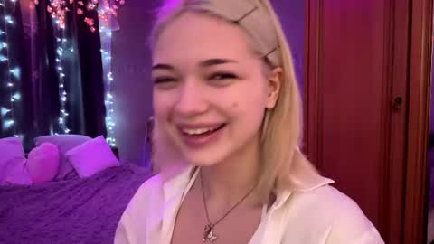 Snapshot of suzannabarmes chatting on June 2026 11:28:01 PM Stacy online show from June 2026 11:28:01 PM
