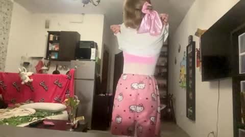 Suzanna online show from April 2026 10:12:01 PM