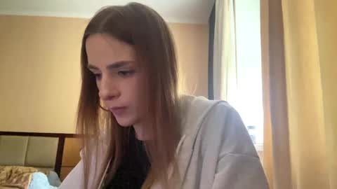 Emila online show from May 2026 01:06:01 PM