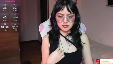 Snapshot of suzumi_ chatting on January 2025 12:13:02 AM Jadde online show from January 2025 12:13:02 AM