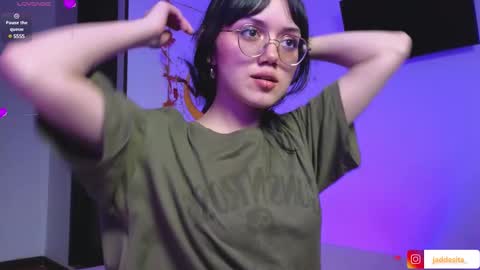 Snapshot of suzumi_ chatting on February 2025 09:43:01 AM Jadde online show from February 2025 09:43:01 AM