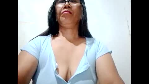 Snapshot of suzzie_hot chatting on January 2025 08:21:01 PM suzzie_hot online show from January 2025 08:21:01 PM