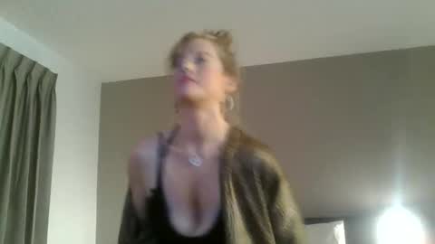 swedishjfish online show from February 2026 06:35:01 AM