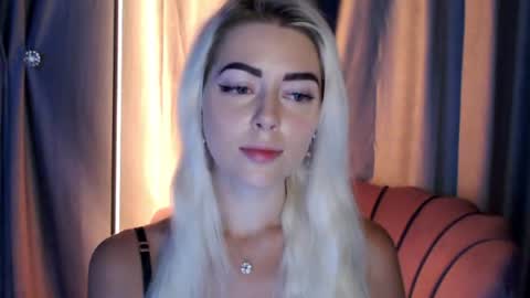 Snapshot of sweeet_angelll chatting on July 2026 10:18:02 AM sweeet angelll online show from July 2026 10:18:02 AM