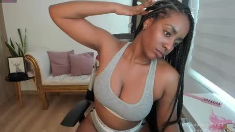 Snapshot of sweer_oshun chatting on December 2024 07:00:02 PM Evangeline online show from December 2024 07:00:02 PM