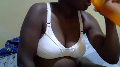 Snapshot of sweet_0012 chatting on January 2026 03:32:01 AM Cecee online show from January 2026 03:32:01 AM