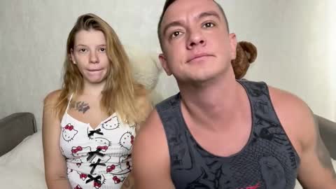 Mia and Robert online show from October 2025 06:45:02 AM