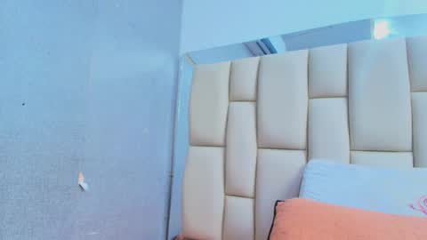 Amye  online show from September 2025 07:13:02 PM