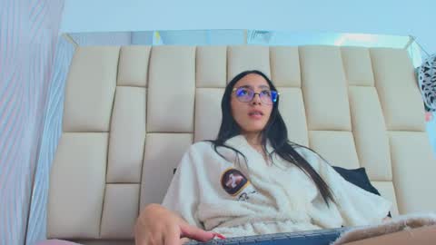 Amye  online show from September 2025 07:17:02 PM