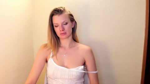 Snapshot of sweet_angel_a chatting on February 2026 11:16:02 PM Ann - your sweet girl online show from February 2026 11:16:02 PM