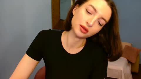 Snapshot of sweet_baby_miranda_ chatting on December 2024 12:44:01 AM Miranda online show from December 2024 12:44:01 AM