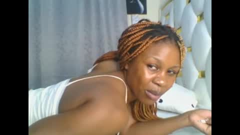 Snapshot of sweet_blackgal chatting on January 2025 12:06:01 AM Lavie online show from January 2025 12:06:01 AM