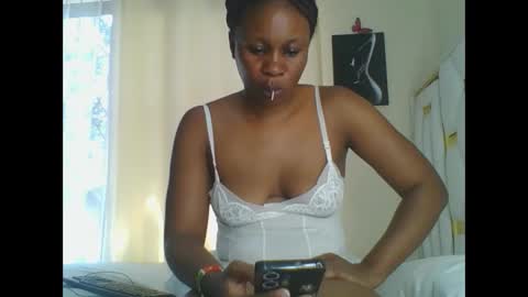 Snapshot of sweet_blackgal chatting on January 2025 11:22:02 AM Lavie online show from January 2025 11:22:02 AM