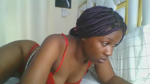 Snapshot of sweet_blackgal chatting on February 2025 02:42:02 PM Lavie online show from February 2025 02:42:02 PM