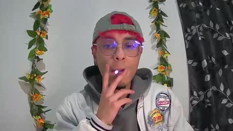 Snapshot of sweet_boy2224 chatting on December 2025 06:07:01 AM sweet_boy2224 online show from December 2025 06:07:01 AM