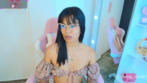 sweet_dania_ online show from March 2025 06:47:02 AM