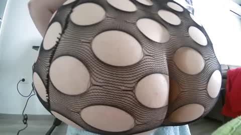 Snapshot of sweet_ella chatting on February 2025 10:15:02 AM online show from February 2025 10:15:02 AM