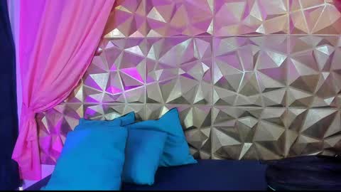  emmili  online show from January 2025 06:19:02 PM