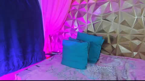  emmili  online show from January 2025 06:16:02 PM