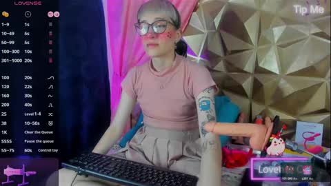  emmili  online show from September 2025 12:38:02 PM