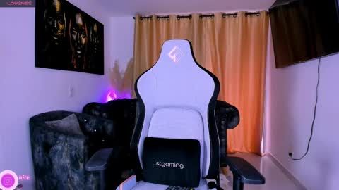 Snapshot of sweet_falon chatting on October 2025 10:41:02 PM Sweet Fhalon online show from October 2025 10:41:02 PM