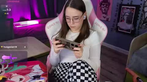 Alice online show from November 2025 04:15:01 AM